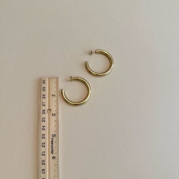 Elegant Gold Hoop Earrings N1332 - Picture 5 of 5